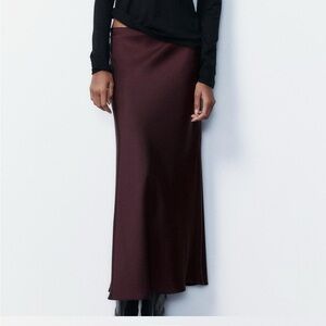 Zara midi burgundy small satin effect skirt NWOT